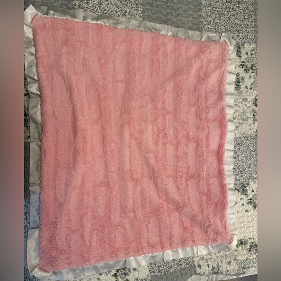 Minky Couture infant Floral Rose blanket - Picture 5 of 6